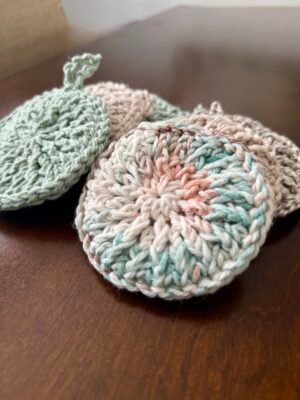 Reusable cotton crochet facial rounds
