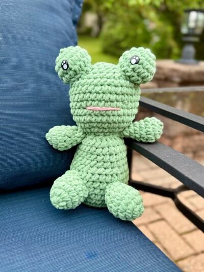 soft green crochet plushie frog